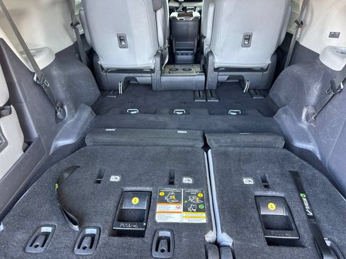 Used 2022 Toyota Sienna XLE FWD image 16