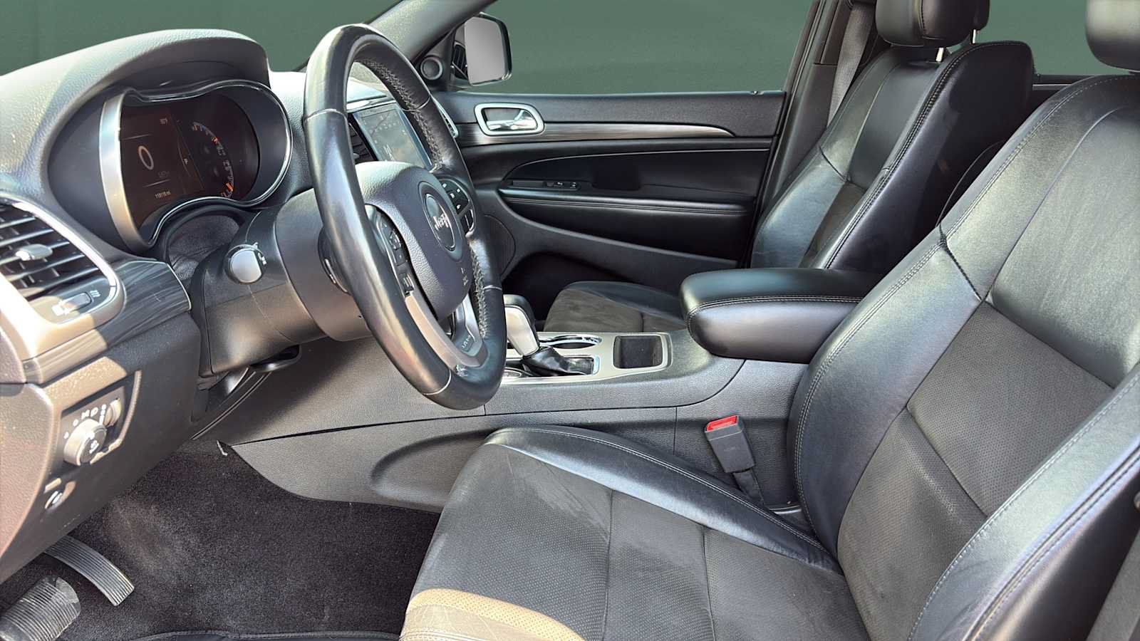 Used 2019 Jeep Grand Cherokee Altitude AWD/4WD image 17