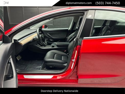Used 2018 Tesla Model 3 Performance image 17
