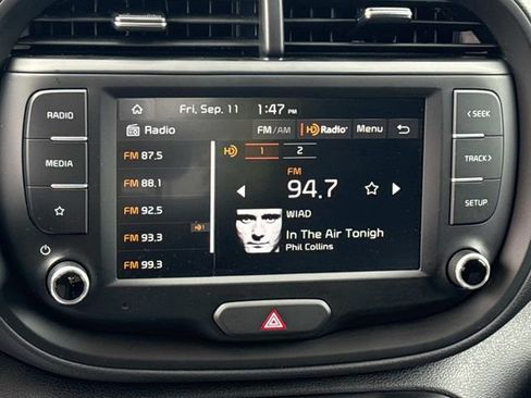 Used 2025 Kia Soul LX w/ LX Technology Package FWD image 19