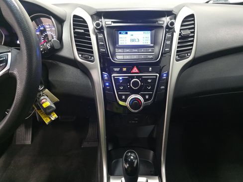 Used 2017 Hyundai Elantra GT image 14