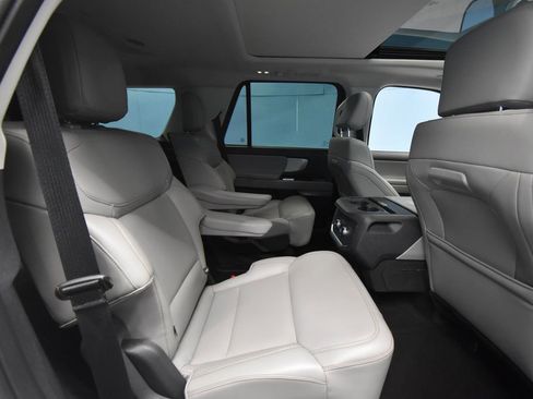 Used 2025 Ford Expedition Active image 31