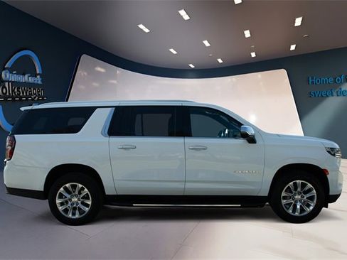 Used 2023 Chevrolet Suburban Premier image 4