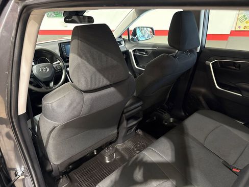 Used 2021 Toyota RAV4 LE image 91