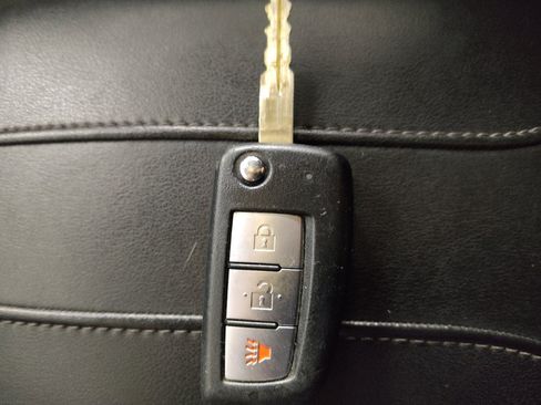 Used 2019 Nissan Rogue S w/ Special Edition Package FWD image 32