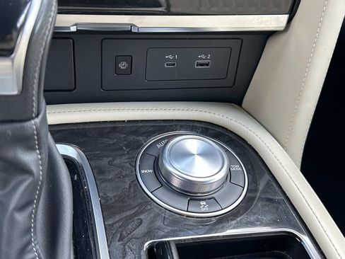Used 2024 INFINITI QX80 Sensory AWD/4WD image 32