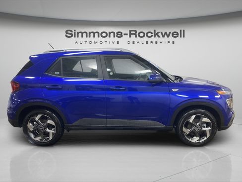 Used 2025 Hyundai Venue SEL FWD image 6
