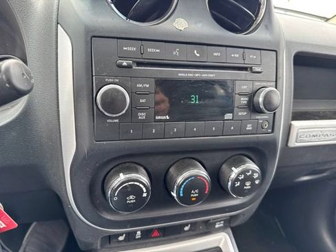 Used 2016 Jeep Compass Latitude w/ Sun/Sound Group AWD/4WD image 13