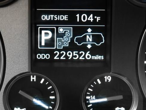 Used 2014 Lexus LX 570 4WD image 24