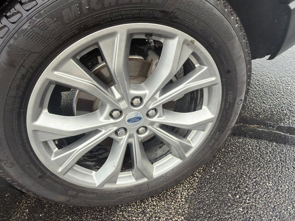 Used 2022 Ford Explorer XLT w/ Equipment Group 202A AWD/4WD image 9
