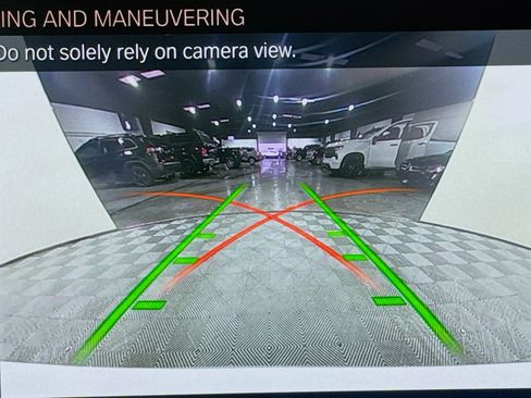 Used 2023 BMW 330i xDrive Sedan w/ Premium Package image 18