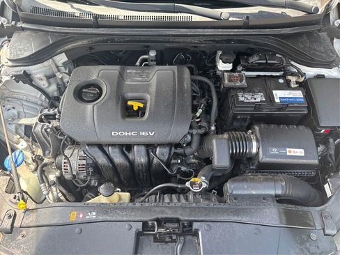 Used 2017 Hyundai Elantra SE image 11