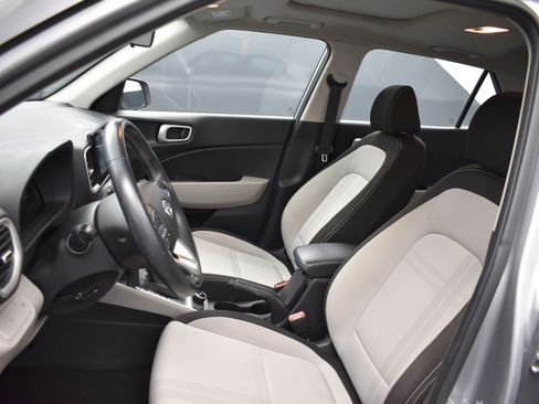 Used 2023 Hyundai Venue SEL image 14