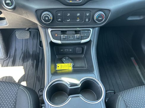 Used 2023 GMC Terrain SLE FWD image 10