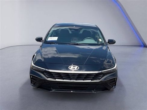 Used 2025 Hyundai Elantra Sport FWD image 12