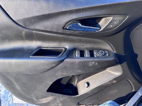 Used 2022 Chevrolet Equinox LT image 17