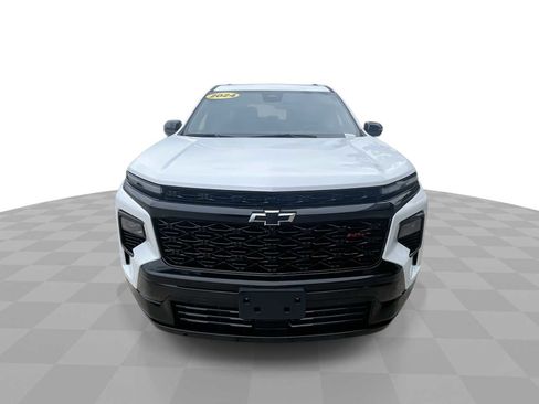 Certified 2024 Chevrolet Traverse RS image 3