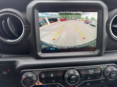 Used 2022 Jeep Wrangler Unlimited Sahara w/ Cold Weather Group AWD/4WD image 16