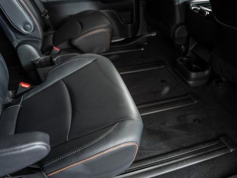 Certified 2022 Toyota Sienna XSE image 35