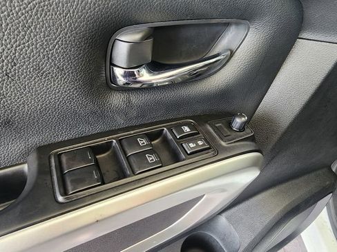 Used 2024 Nissan Titan SV AWD/4WD image 14