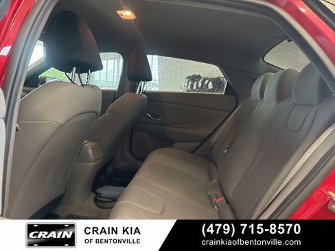 Used 2021 Hyundai Elantra SE FWD image 12