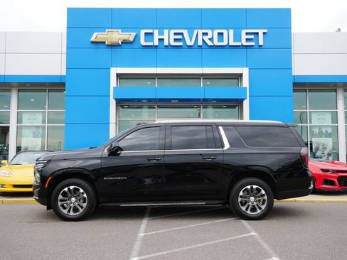 Used 2025 Chevrolet Suburban LS AWD/4WD image 4