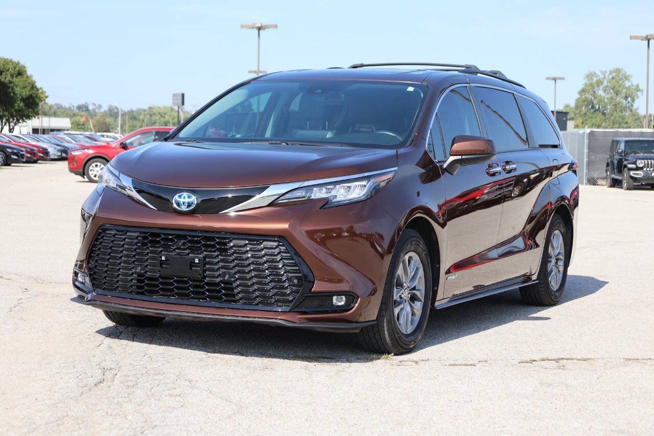 Used 2021 Toyota Sienna XLE FWD image 6