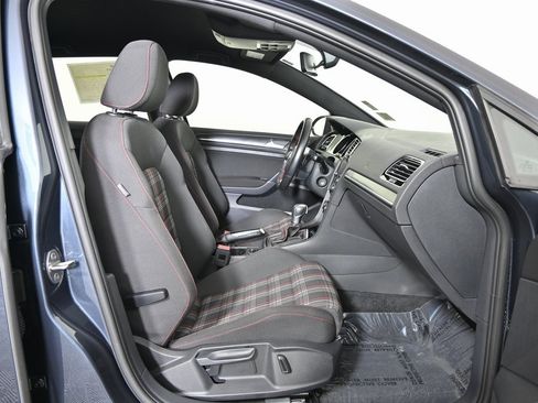 Used 2018 Volkswagen Golf 4-Door image 13