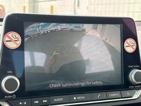 Used 2025 Nissan Altima 2.5 SV FWD image 12