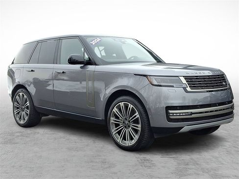 Used 2024 Land Rover Range Rover SE image 3