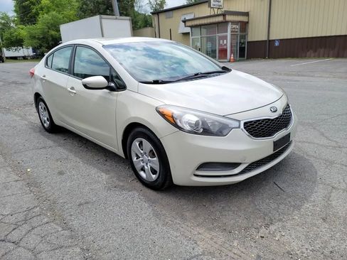 Used 2015 Kia Forte LX FWD image 3