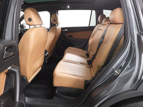 Used 2022 Volkswagen Tiguan SE w/ Panoramic Sunroof Package image 25