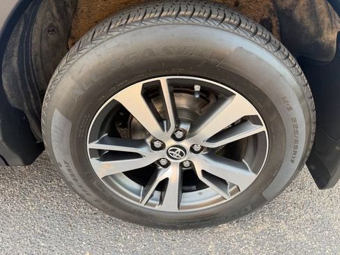 Used 2018 Toyota RAV4 XLE w/ Plus Extra Value Package AWD/4WD image 14