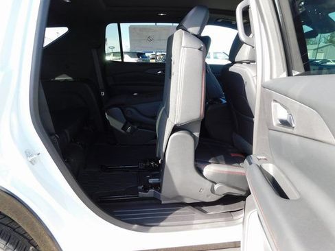 New 2026 Chevrolet Traverse RS w/ LPO, Floor Liner Package FWD image 33