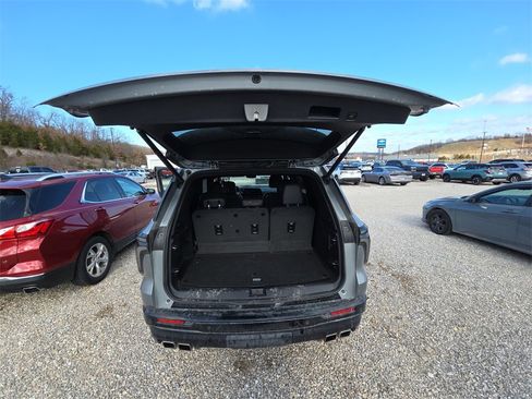 Used 2024 Chevrolet Traverse RS image 16