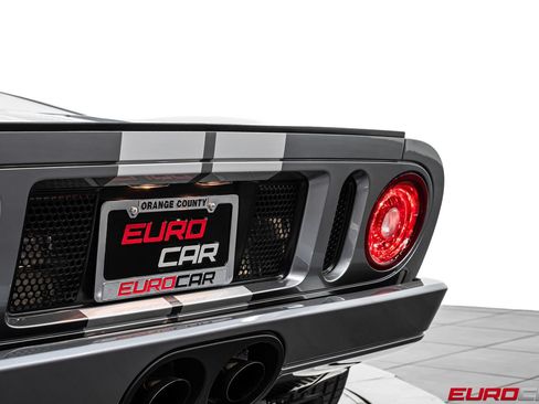 Used 2006 Ford GT RWD image 23
