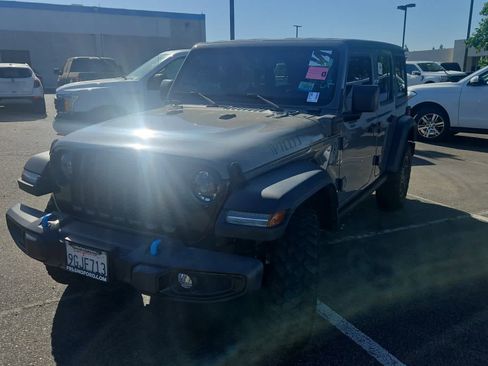 Used 2023 Jeep Wrangler Unlimited w/ 8.4" Radio Group AWD/4WD image 1