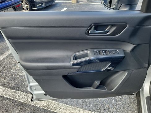 Certified 2025 Nissan Pathfinder S FWD image 10