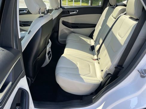 Used 2018 Ford Edge Titanium w/ Equipment Group 301A FWD image 12