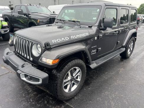 Used 2022 Jeep Wrangler Unlimited Sahara AWD/4WD image 2