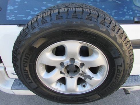 Used 1999 Isuzu Rodeo LS image 13