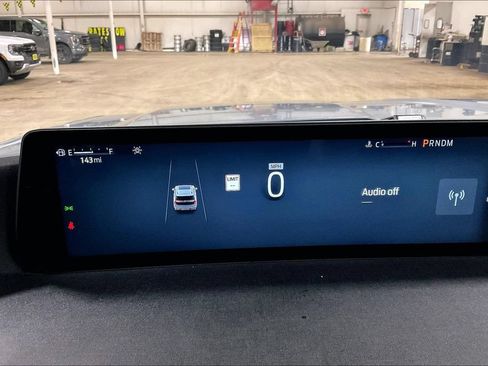 Certified 2025 Ford Expedition Active AWD/4WD image 19