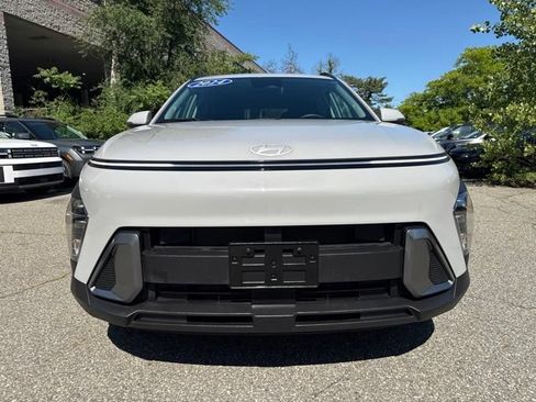 Used 2024 Hyundai Kona SEL AWD/4WD image 2