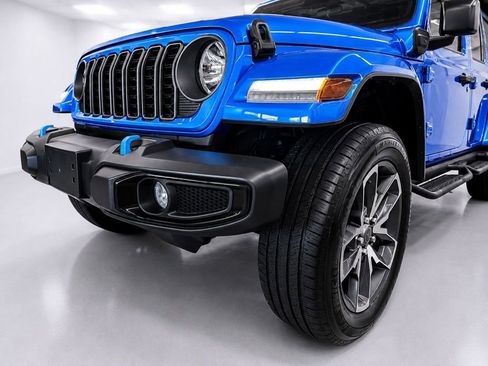 Used 2024 Jeep Wrangler Unlimited w/ Convenience Group AWD/4WD image 13