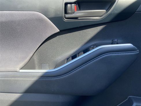 Used 2023 Toyota Highlander L image 22