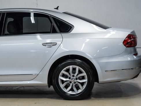 Used 2016 Volkswagen Passat 1.8T S FWD image 17