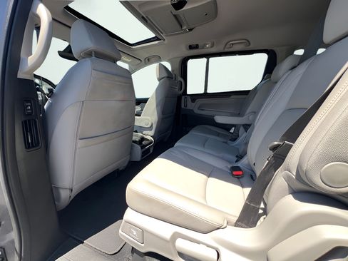 Used 2018 Honda Odyssey Elite image 18
