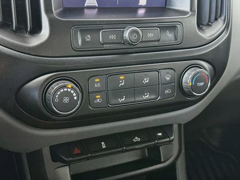 Used 2022 Chevrolet Colorado W/T w/ WT Convenience Package AWD/4WD image 18