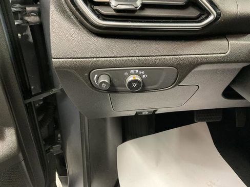 Used 2023 Chevrolet Bolt EUV LT w/ Comfort Package image 11