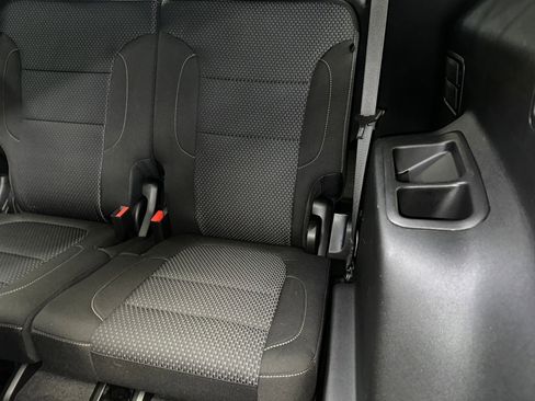 Certified 2023 GMC Acadia SLE w/ Driver Convenience Package image 21